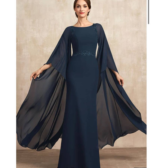 Elegant Dark Navy Evening Gown - Picture 13 of 15